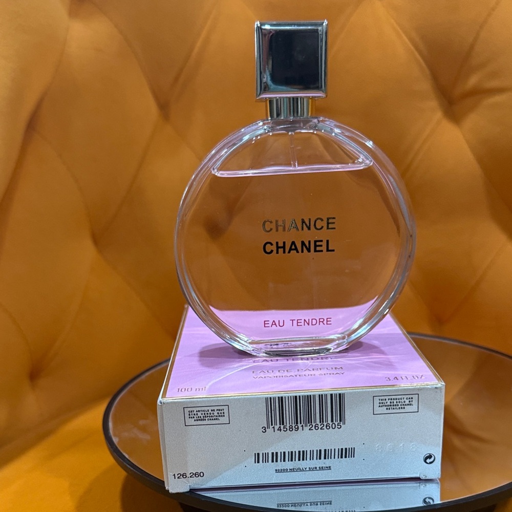CHANEL Chance Eau Tendre - Clear Bottle with Pale Pink Box - Picture 3 of 3